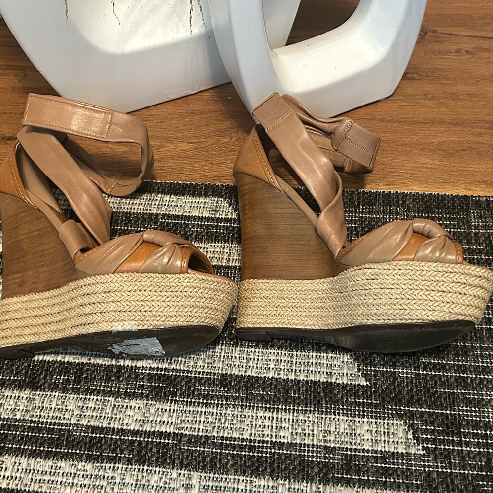 Burberry Tan Wedge Sandals - Picture 4 of 5